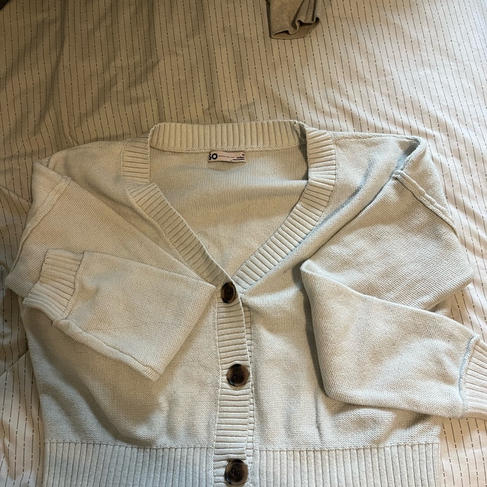 SO Cream V-Neck Sweater Soft Knit